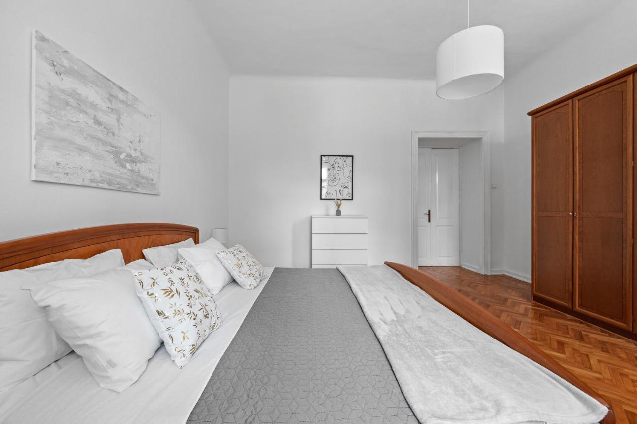 White Imperial Apartment Pula Exterior photo