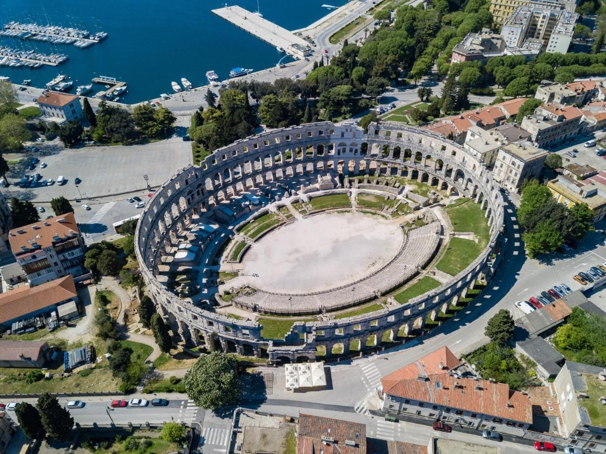 White Imperial Apartment Pula Exterior photo