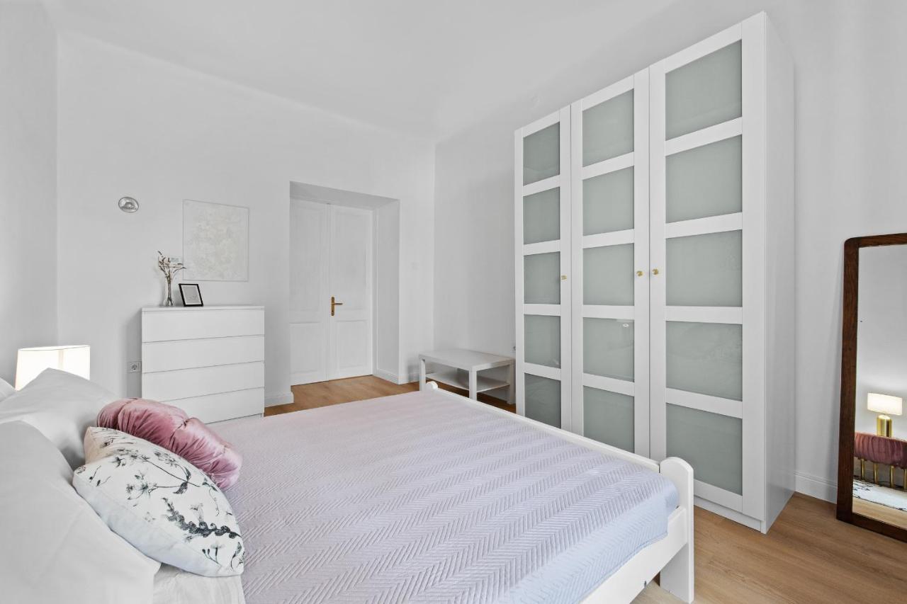 White Imperial Apartment Pula Exterior photo
